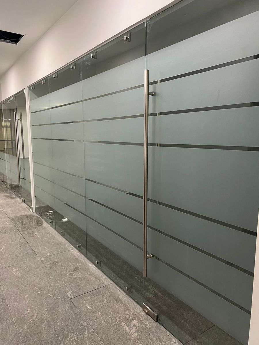 División de cristal esmerilado en oficinas